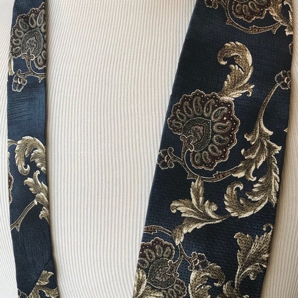 Surrey Men's Tie - Picture 2 of 3